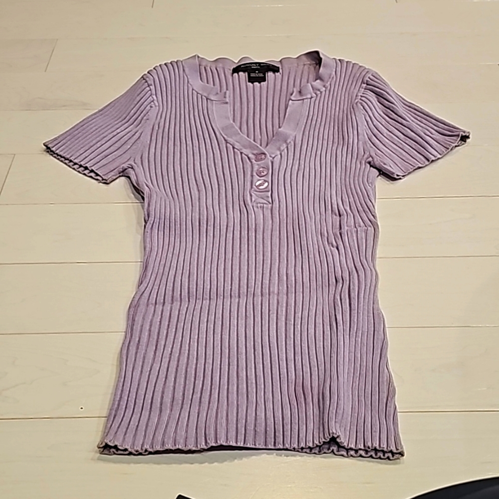 Light purple. Size medium. August silk short sleeve sweater
